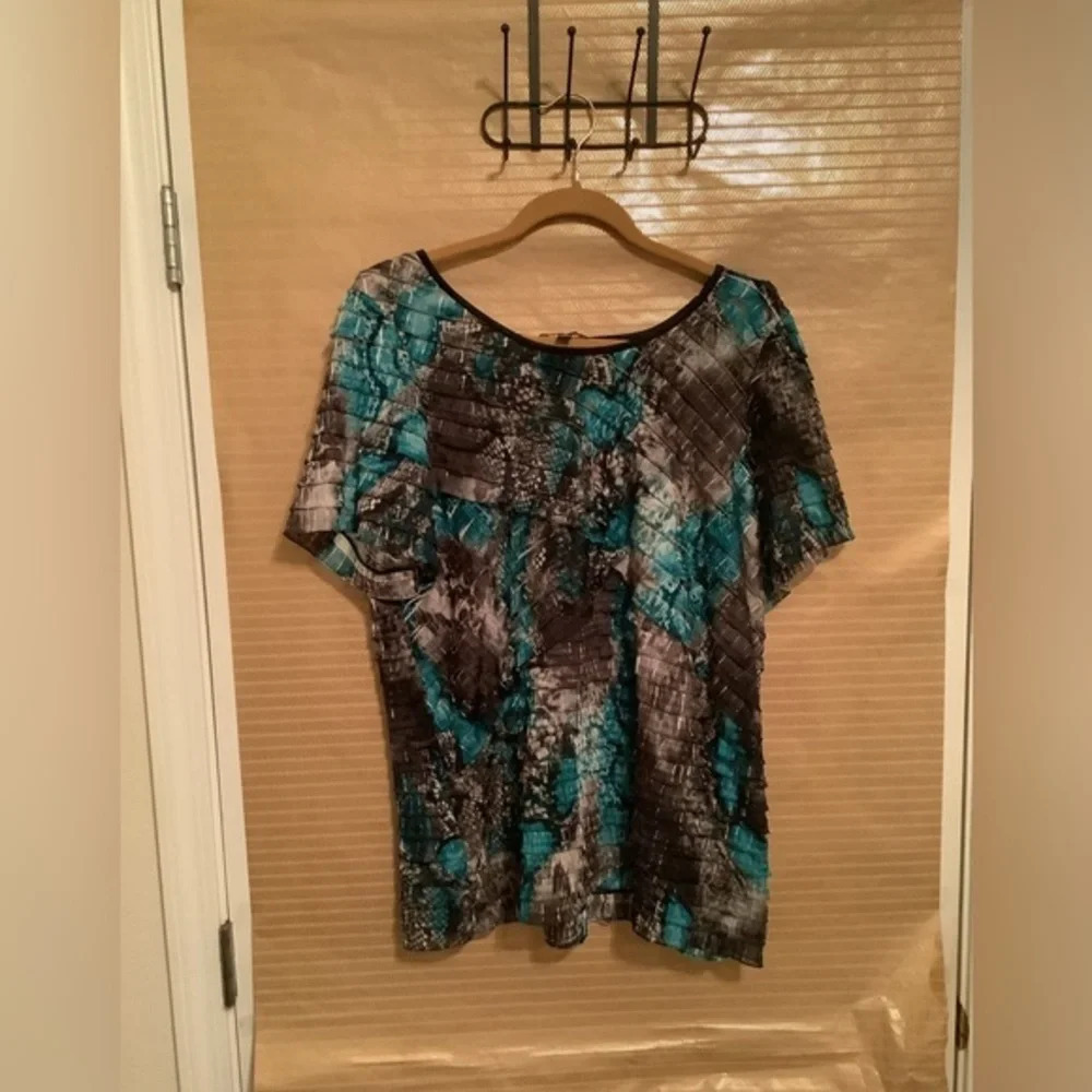 NOTATIONS~BLOUSE~FLUTTER SLEEVE~2X